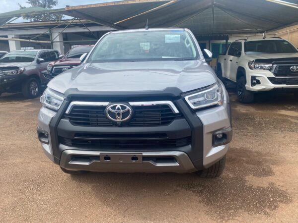 Toyota Hilux Revo Rocco 2023 - Image 2