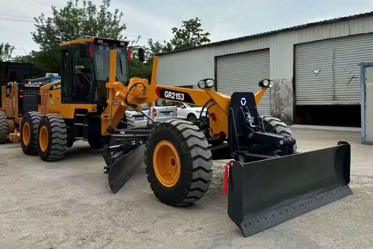 XCMG GR2153 grader - Image 2